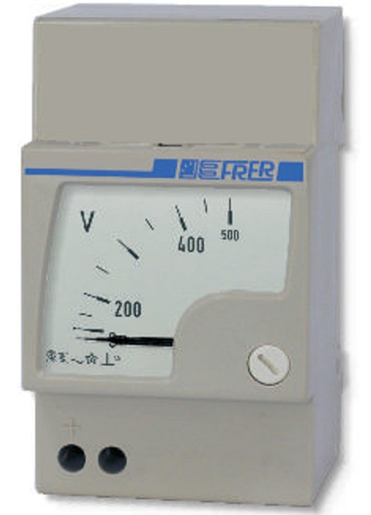 Jännitemittari analoginen F52EVX 0-500V, 90° näytöllä, 3 moduulia DIN IP52